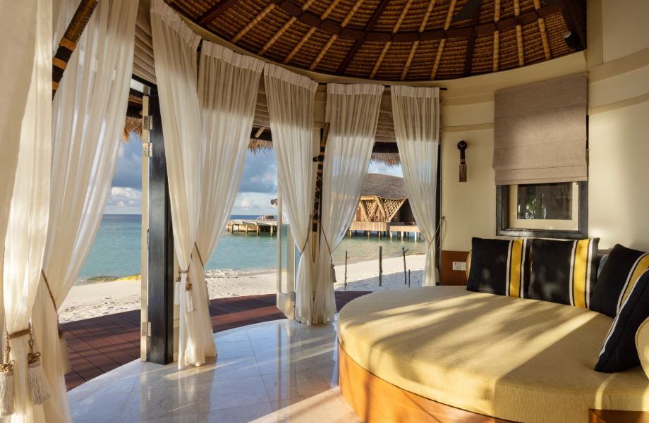 Grand Beachfront Pool Villa at Banyan Tree Vabbinfaru, view 2